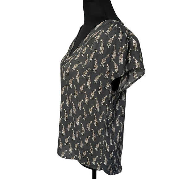 H&M Conscious Gray Giraffe Print V-Neck Blouse, Size 6 - Picture 2 of 6